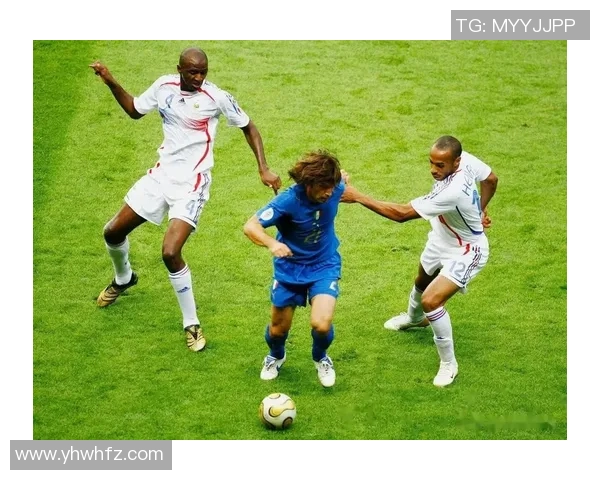 拥有强大背景的足球明星背后的故事与成就揭秘